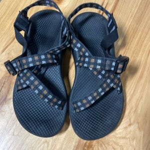 Chaco black print sandals size 7W